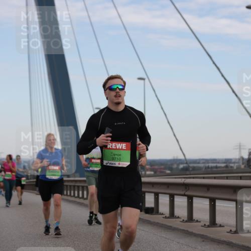 03.10.2025 - Köhlbrandbrückenlauf Jannik Wohlers http://msf.ph/oto/9138317 03.10.2025 15:28:20 Position 1 9710 meine-sportfotos.de