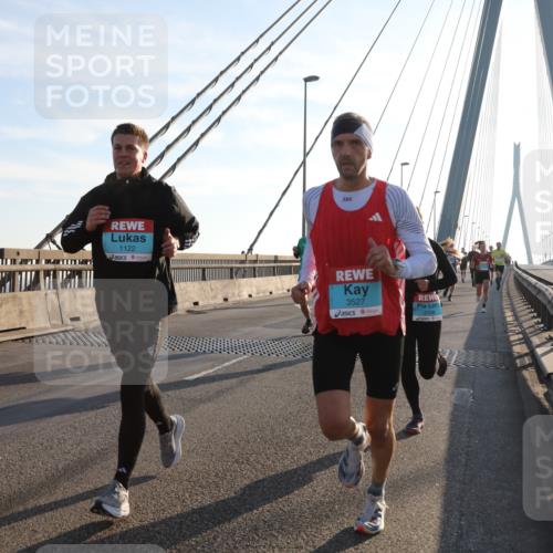 03.10.2025 - Köhlbrandbrückenlauf Yannick Fuchs http://msf.ph/oto/9138322 03.10.2025 08:22:30 Position 2 1122, 3527, 2708 meine-sportfotos.de