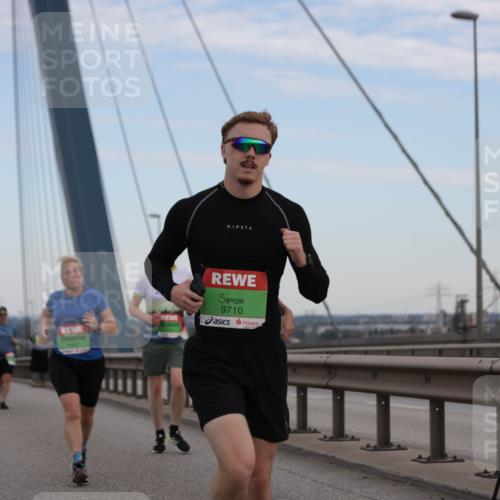03.10.2025 - Köhlbrandbrückenlauf Jannik Wohlers http://msf.ph/oto/9138342 03.10.2025 15:28:21 Position 1 9710 meine-sportfotos.de