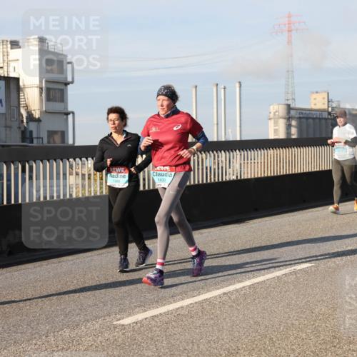 03.10.2025 - Köhlbrandbrückenlauf Lena Gebhardt http://msf.ph/oto/9138347 03.10.2025 09:56:03 Position 2 1305, 1633, 1782 meine-sportfotos.de