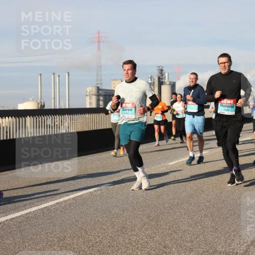 03.10.2025 - Köhlbrandbrückenlauf Lena Gebhardt http://msf.ph/oto/9138351 03.10.2025 09:56:03 Position 2 1305, 1633, 1782, 1892, 1588 meine-sportfotos.de