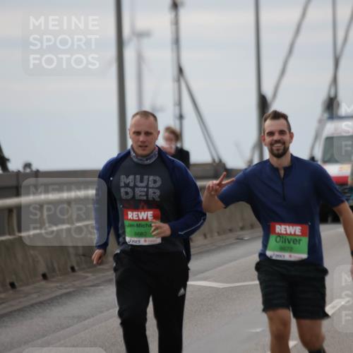 03.10.2025 - Köhlbrandbrückenlauf Jannik Wohlers http://msf.ph/oto/9138354 03.10.2025 16:08:34 Position 1 8682, 8672 meine-sportfotos.de