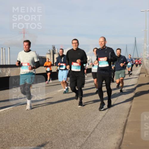 03.10.2025 - Köhlbrandbrückenlauf Lena Gebhardt http://msf.ph/oto/9138358 03.10.2025 09:56:04 Position 2  meine-sportfotos.de