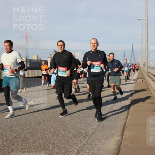 03.10.2025 - Köhlbrandbrückenlauf Lena Gebhardt http://msf.ph/oto/9138361 03.10.2025 09:56:04 Position 2 1892, 1588 meine-sportfotos.de