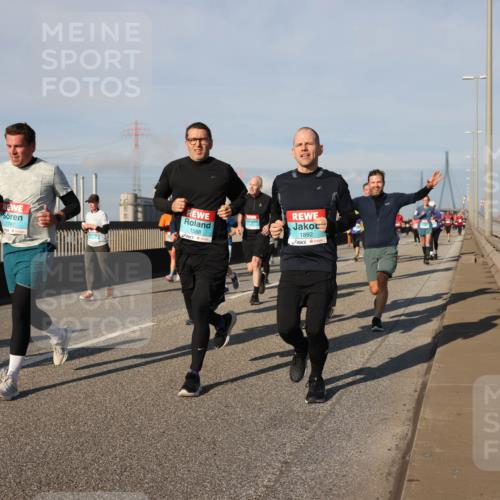 03.10.2025 - Köhlbrandbrückenlauf Lena Gebhardt http://msf.ph/oto/9138362 03.10.2025 09:56:04 Position 2 1782, 1588, 1892 meine-sportfotos.de