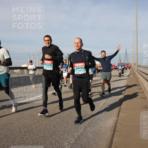 03.10.2025 - Köhlbrandbrückenlauf Lena Gebhardt http://msf.ph/oto/9138366 03.10.2025 09:56:04 Position 2 1782, 1588, 1892 meine-sportfotos.de