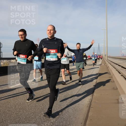 03.10.2025 - Köhlbrandbrückenlauf Lena Gebhardt http://msf.ph/oto/9138368 03.10.2025 09:56:05 Position 2 1782, 1588, 1892 meine-sportfotos.de
