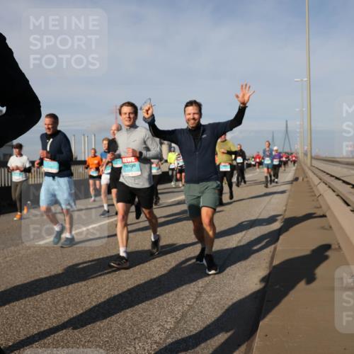 03.10.2025 - Köhlbrandbrückenlauf Lena Gebhardt http://msf.ph/oto/9138375 03.10.2025 09:56:05 Position 2  meine-sportfotos.de