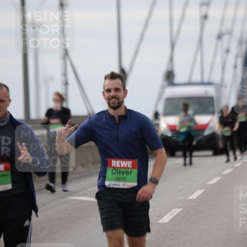 03.10.2025 - Köhlbrandbrückenlauf Jannik Wohlers http://msf.ph/oto/9138379 03.10.2025 16:08:35 Position 1 8682, 8672 meine-sportfotos.de