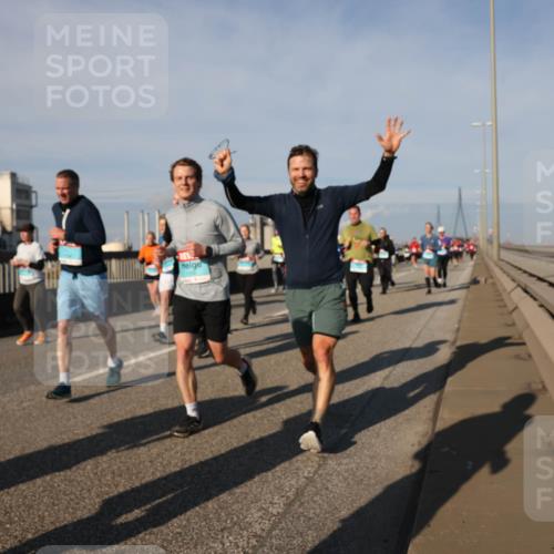 03.10.2025 - Köhlbrandbrückenlauf Lena Gebhardt http://msf.ph/oto/9138383 03.10.2025 09:56:05 Position 2  meine-sportfotos.de