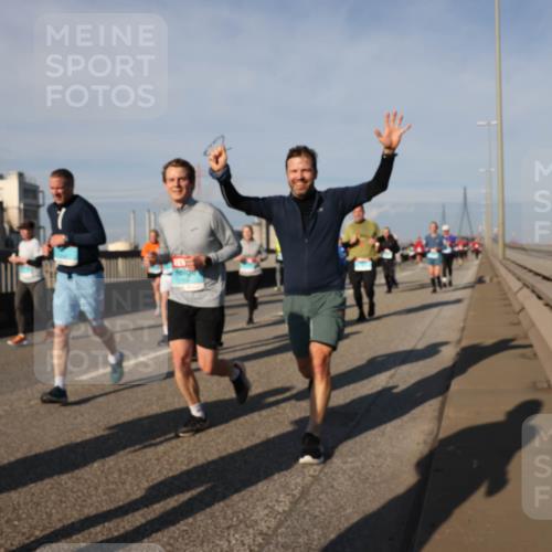03.10.2025 - Köhlbrandbrückenlauf Lena Gebhardt http://msf.ph/oto/9138386 03.10.2025 09:56:05 Position 2  meine-sportfotos.de