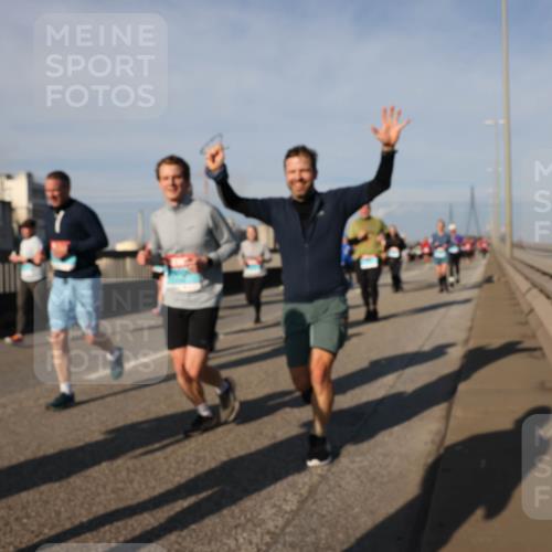 03.10.2025 - Köhlbrandbrückenlauf Lena Gebhardt http://msf.ph/oto/9138388 03.10.2025 09:56:06 Position 2  meine-sportfotos.de