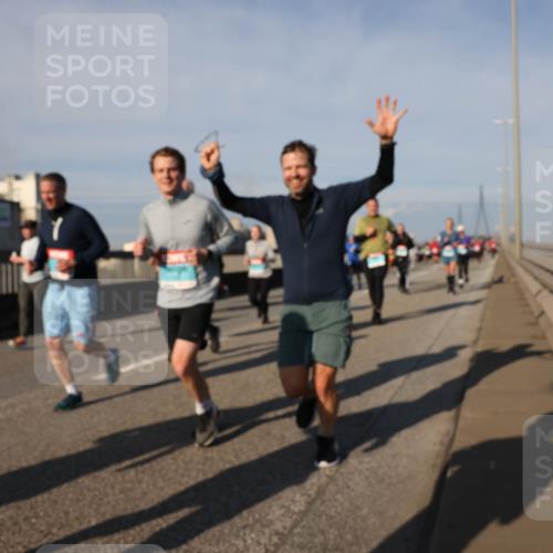 03.10.2025 - Köhlbrandbrückenlauf Lena Gebhardt http://msf.ph/oto/9138391 03.10.2025 09:56:06 Position 2  meine-sportfotos.de