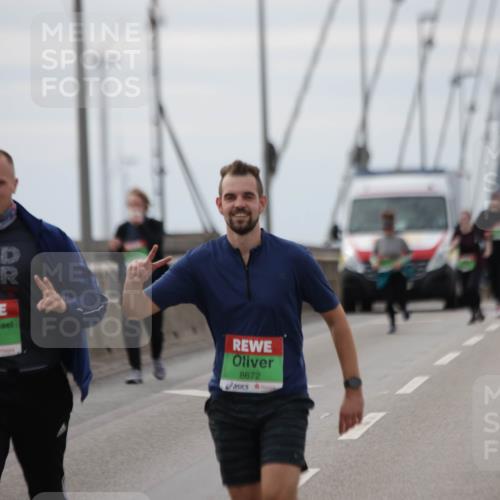 03.10.2025 - Köhlbrandbrückenlauf Jannik Wohlers http://msf.ph/oto/9138392 03.10.2025 16:08:35 Position 1 8682, 8672 meine-sportfotos.de