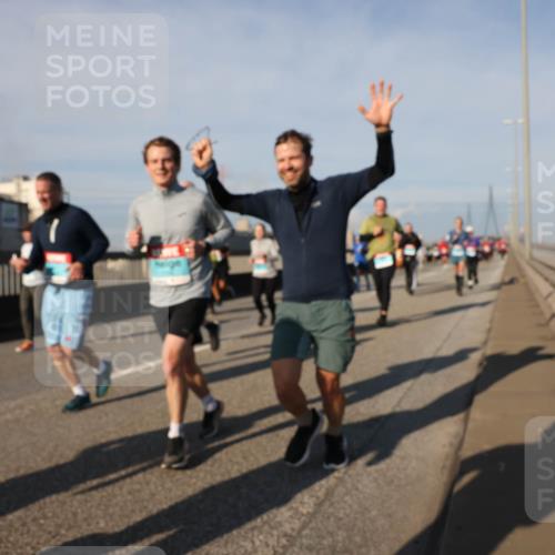 03.10.2025 - Köhlbrandbrückenlauf Lena Gebhardt http://msf.ph/oto/9138395 03.10.2025 09:56:06 Position 2  meine-sportfotos.de