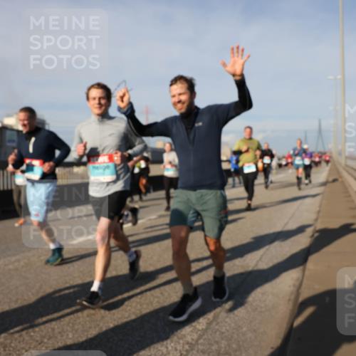 03.10.2025 - Köhlbrandbrückenlauf Lena Gebhardt http://msf.ph/oto/9138397 03.10.2025 09:56:06 Position 2  meine-sportfotos.de