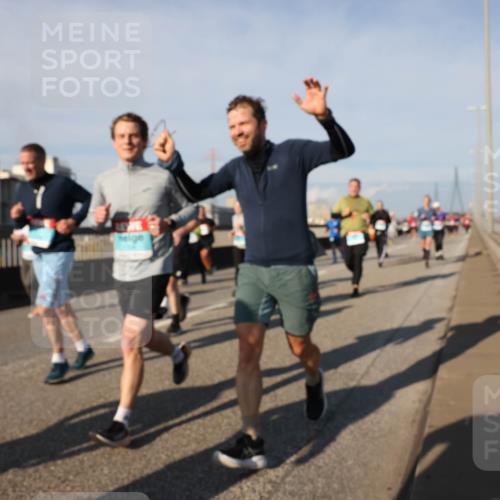 03.10.2025 - Köhlbrandbrückenlauf Lena Gebhardt http://msf.ph/oto/9138402 03.10.2025 09:56:06 Position 2  meine-sportfotos.de