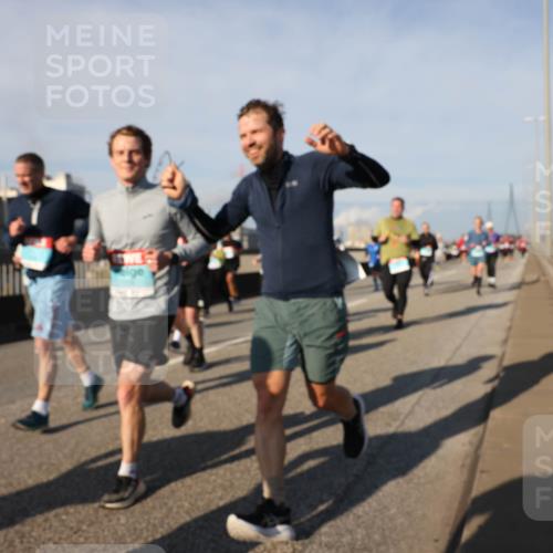 03.10.2025 - Köhlbrandbrückenlauf Lena Gebhardt http://msf.ph/oto/9138404 03.10.2025 09:56:06 Position 2  meine-sportfotos.de
