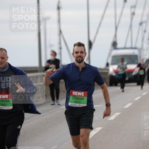 03.10.2025 - Köhlbrandbrückenlauf Jannik Wohlers http://msf.ph/oto/9138412 03.10.2025 16:08:35 Position 1 8682, 8672 meine-sportfotos.de