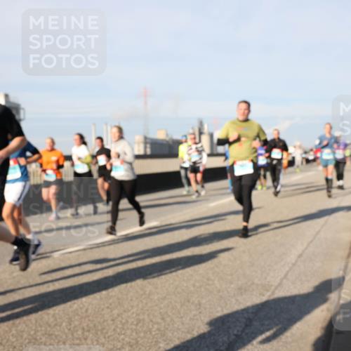 03.10.2025 - Köhlbrandbrückenlauf Lena Gebhardt http://msf.ph/oto/9138413 03.10.2025 09:56:06 Position 2  meine-sportfotos.de