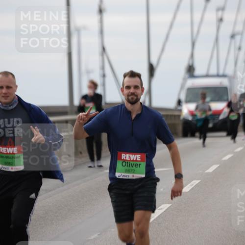 03.10.2025 - Köhlbrandbrückenlauf Jannik Wohlers http://msf.ph/oto/9138417 03.10.2025 16:08:36 Position 1 8682, 8672 meine-sportfotos.de
