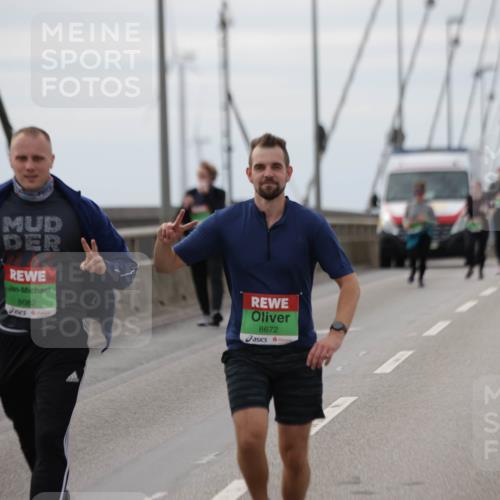 03.10.2025 - Köhlbrandbrückenlauf Jannik Wohlers http://msf.ph/oto/9138424 03.10.2025 16:08:36 Position 1 8682, 8672 meine-sportfotos.de