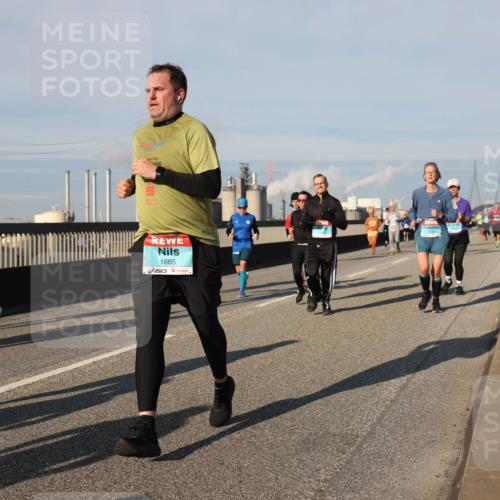 03.10.2025 - Köhlbrandbrückenlauf Lena Gebhardt http://msf.ph/oto/9138427 03.10.2025 09:56:07 Position 2 1665 meine-sportfotos.de