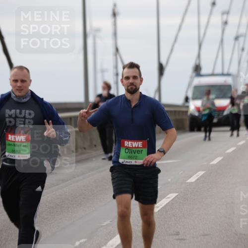 03.10.2025 - Köhlbrandbrückenlauf Jannik Wohlers http://msf.ph/oto/9138428 03.10.2025 16:08:36 Position 1 8682, 8672 meine-sportfotos.de