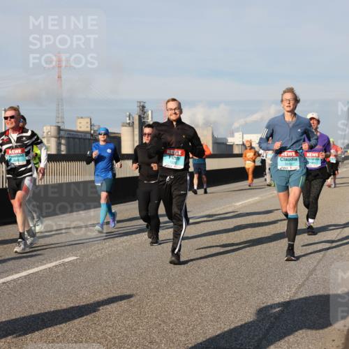 03.10.2025 - Köhlbrandbrückenlauf Lena Gebhardt http://msf.ph/oto/9138431 03.10.2025 09:56:08 Position 2 2986, 3372, 1535 meine-sportfotos.de