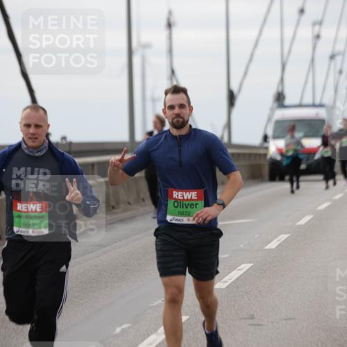 03.10.2025 - Köhlbrandbrückenlauf Jannik Wohlers http://msf.ph/oto/9138437 03.10.2025 16:08:36 Position 1 8682, 8672 meine-sportfotos.de