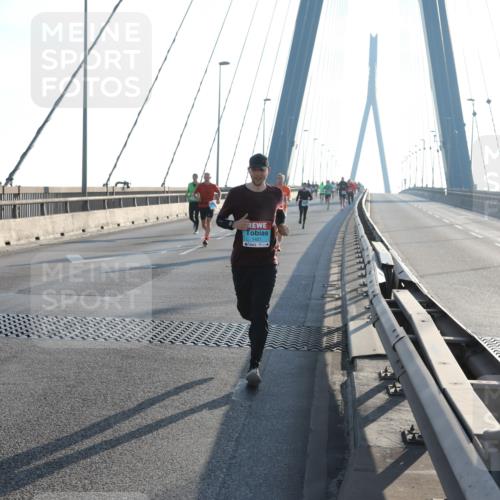 03.10.2025 - Köhlbrandbrückenlauf Yannick Fuchs http://msf.ph/oto/9138442 03.10.2025 08:22:39 Position 2 1421 meine-sportfotos.de