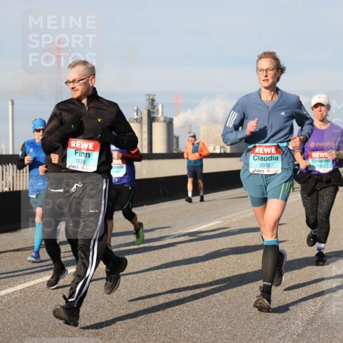 03.10.2025 - Köhlbrandbrückenlauf Lena Gebhardt http://msf.ph/oto/9138444 03.10.2025 09:56:09 Position 2 1535, 3372, 2986 meine-sportfotos.de