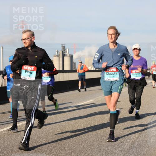 03.10.2025 - Köhlbrandbrückenlauf Lena Gebhardt http://msf.ph/oto/9138448 03.10.2025 09:56:09 Position 2 1535, 3372, 2986 meine-sportfotos.de