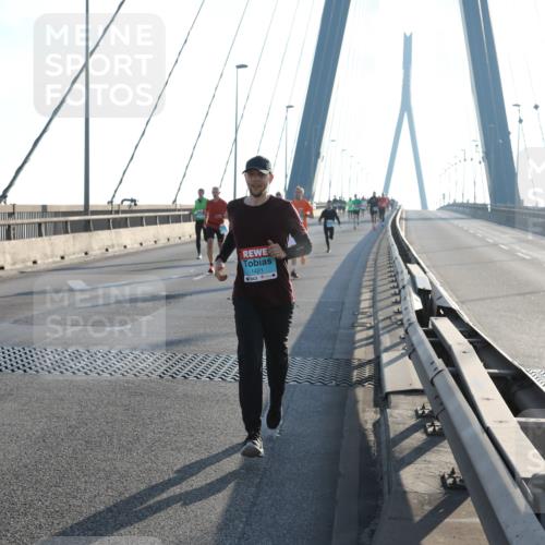 03.10.2025 - Köhlbrandbrückenlauf Yannick Fuchs http://msf.ph/oto/9138450 03.10.2025 08:22:40 Position 2 1421 meine-sportfotos.de
