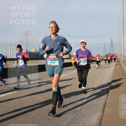 03.10.2025 - Köhlbrandbrückenlauf Lena Gebhardt http://msf.ph/oto/9138456 03.10.2025 09:56:09 Position 2 1535, 3372, 2986 meine-sportfotos.de