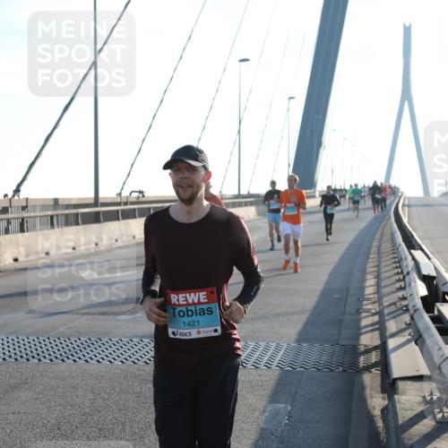 03.10.2025 - Köhlbrandbrückenlauf Yannick Fuchs http://msf.ph/oto/9138457 03.10.2025 08:22:40 Position 2 1421 meine-sportfotos.de