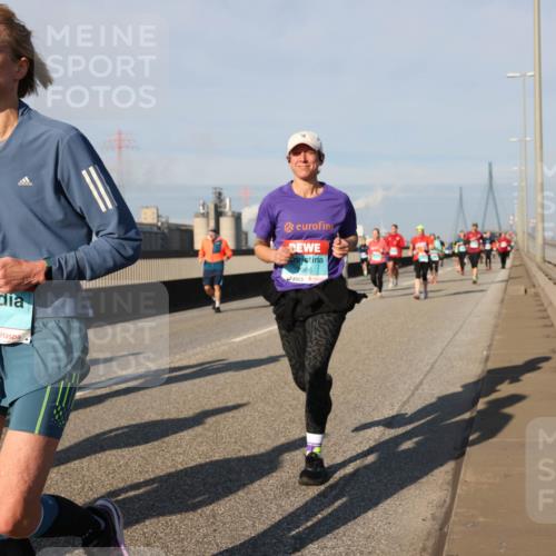 03.10.2025 - Köhlbrandbrückenlauf Lena Gebhardt http://msf.ph/oto/9138464 03.10.2025 09:56:10 Position 2 3372, 986 meine-sportfotos.de