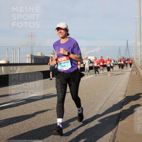 03.10.2025 - Köhlbrandbrückenlauf Lena Gebhardt http://msf.ph/oto/9138466 03.10.2025 09:56:10 Position 2 938, 2986 meine-sportfotos.de
