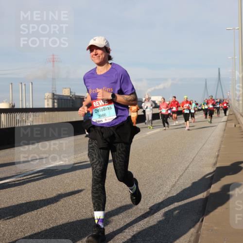 03.10.2025 - Köhlbrandbrückenlauf Lena Gebhardt http://msf.ph/oto/9138468 03.10.2025 09:56:10 Position 2 2938, 2986 meine-sportfotos.de