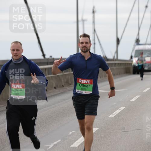 03.10.2025 - Köhlbrandbrückenlauf Jannik Wohlers http://msf.ph/oto/9138470 03.10.2025 16:08:36 Position 1 8682, 8672 meine-sportfotos.de