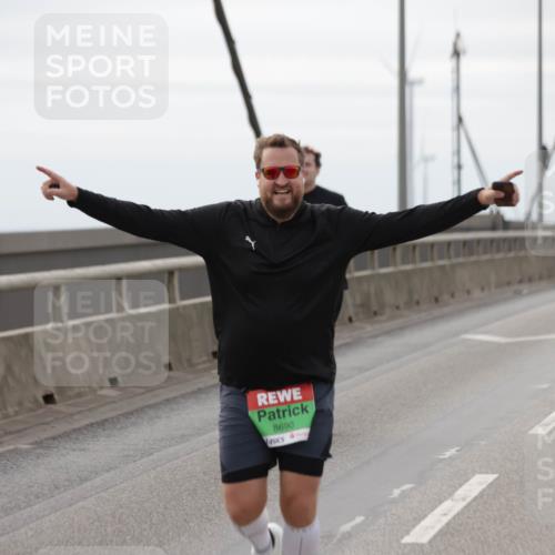 03.10.2025 - Köhlbrandbrückenlauf Jannik Wohlers http://msf.ph/oto/9138513 03.10.2025 16:08:53 Position 1 8690 meine-sportfotos.de