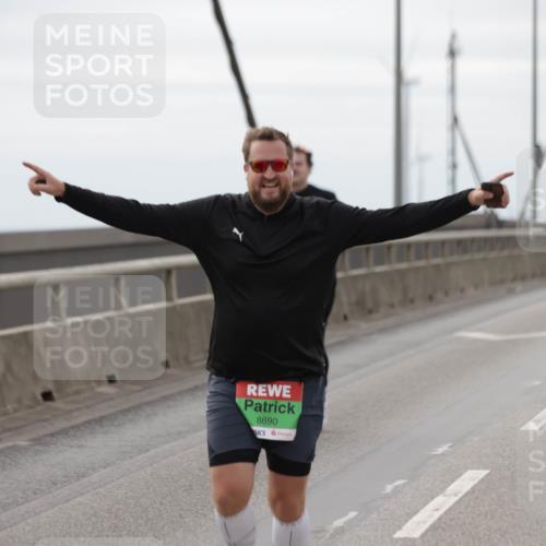 03.10.2025 - Köhlbrandbrückenlauf Jannik Wohlers http://msf.ph/oto/9138519 03.10.2025 16:08:53 Position 1 8690 meine-sportfotos.de