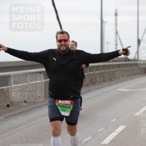 03.10.2025 - Köhlbrandbrückenlauf Jannik Wohlers http://msf.ph/oto/9138523 03.10.2025 16:08:53 Position 1 8690 meine-sportfotos.de