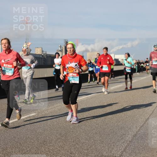 03.10.2025 - Köhlbrandbrückenlauf Lena Gebhardt http://msf.ph/oto/9138524 03.10.2025 09:56:14 Position 2 431, 3699 meine-sportfotos.de