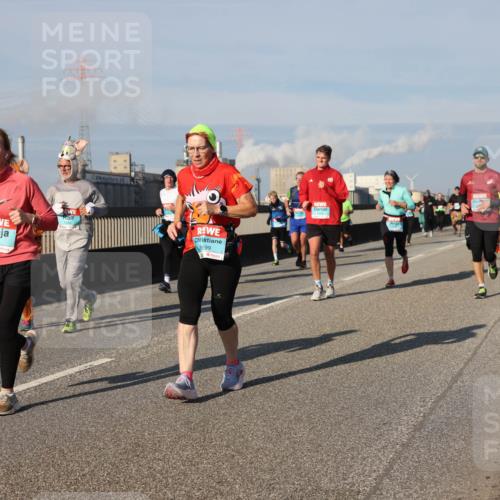 03.10.2025 - Köhlbrandbrückenlauf Lena Gebhardt http://msf.ph/oto/9138530 03.10.2025 09:56:15 Position 2 1431, 3699 meine-sportfotos.de