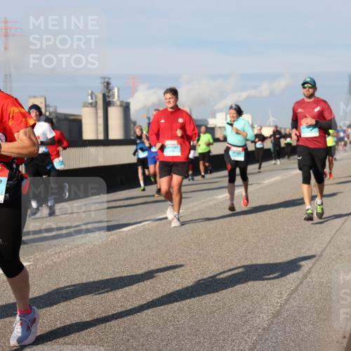 03.10.2025 - Köhlbrandbrückenlauf Lena Gebhardt http://msf.ph/oto/9138536 03.10.2025 09:56:15 Position 2 3699 meine-sportfotos.de