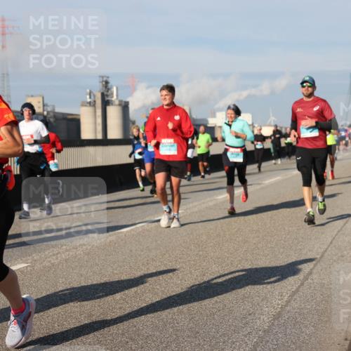 03.10.2025 - Köhlbrandbrückenlauf Lena Gebhardt http://msf.ph/oto/9138540 03.10.2025 09:56:15 Position 2 3699 meine-sportfotos.de