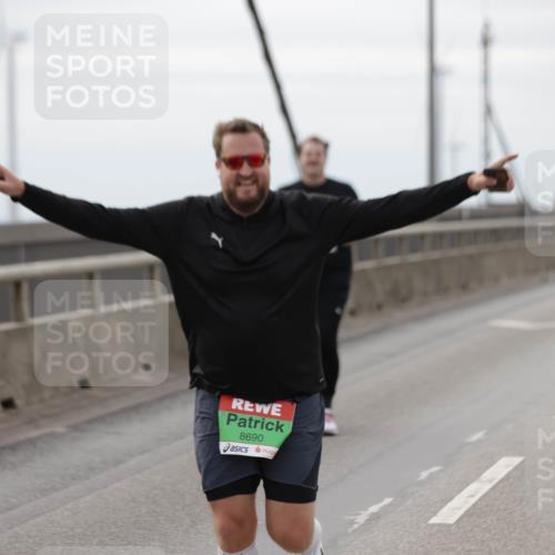 03.10.2025 - Köhlbrandbrückenlauf Jannik Wohlers http://msf.ph/oto/9138541 03.10.2025 16:08:54 Position 1 8690 meine-sportfotos.de