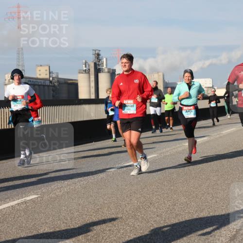 03.10.2025 - Köhlbrandbrückenlauf Lena Gebhardt http://msf.ph/oto/9138542 03.10.2025 09:56:16 Position 2 1852, 1456, 1337 meine-sportfotos.de
