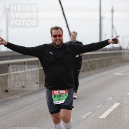 03.10.2025 - Köhlbrandbrückenlauf Jannik Wohlers http://msf.ph/oto/9138545 03.10.2025 16:08:54 Position 1 8690 meine-sportfotos.de